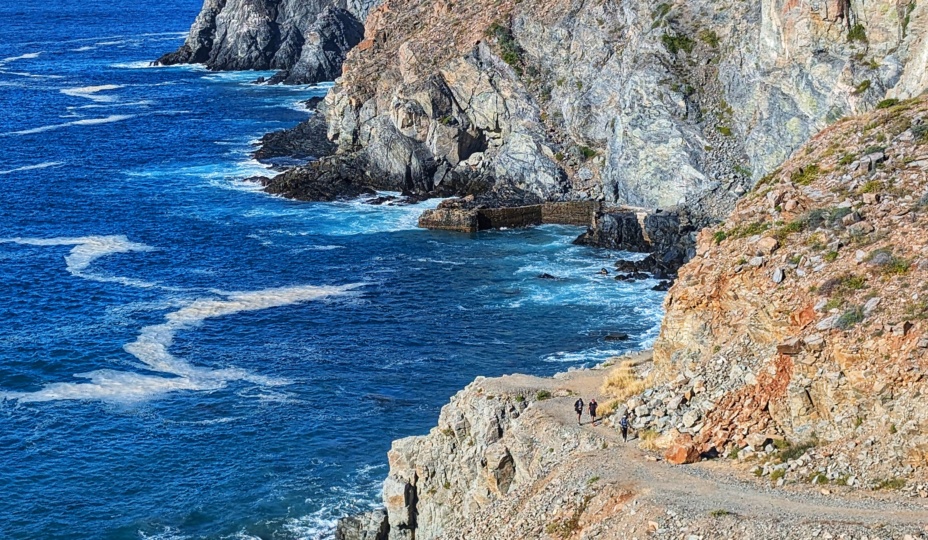running tour along a coastline