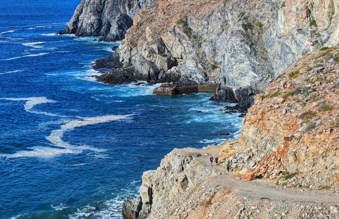 running tour along a coastline