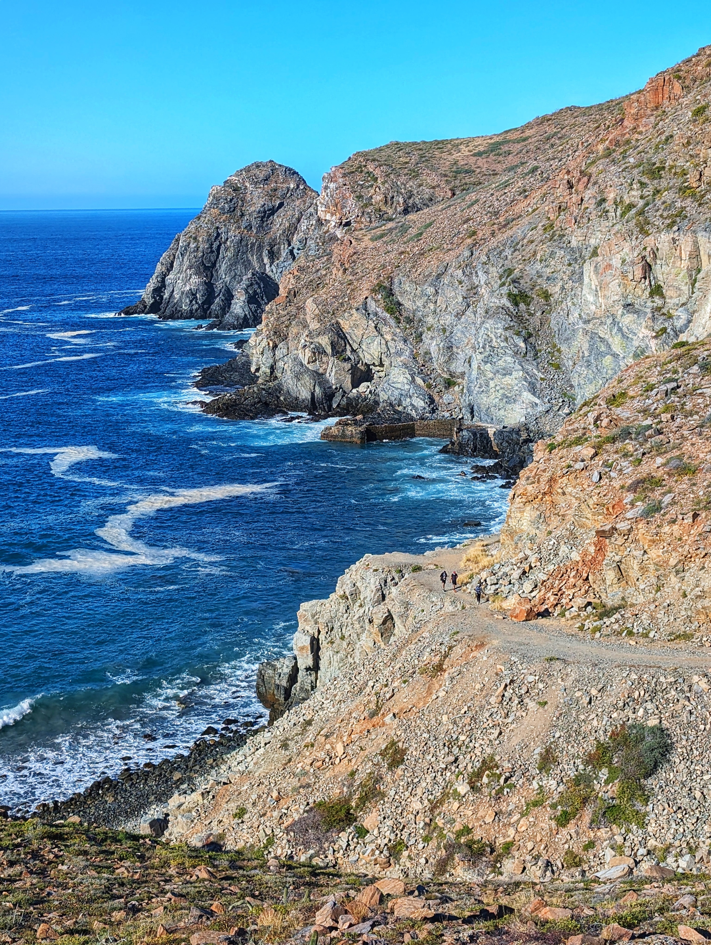 running tour along a coastline
